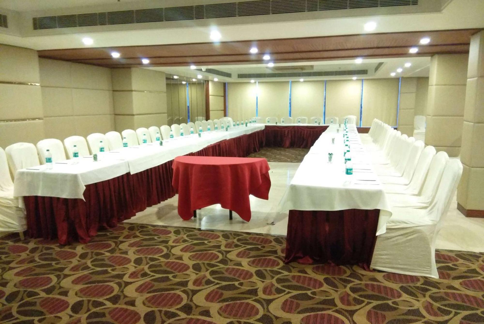 Hotel Ramada By Wyndham Ghaziabad Vasundhara Exteriér fotografie