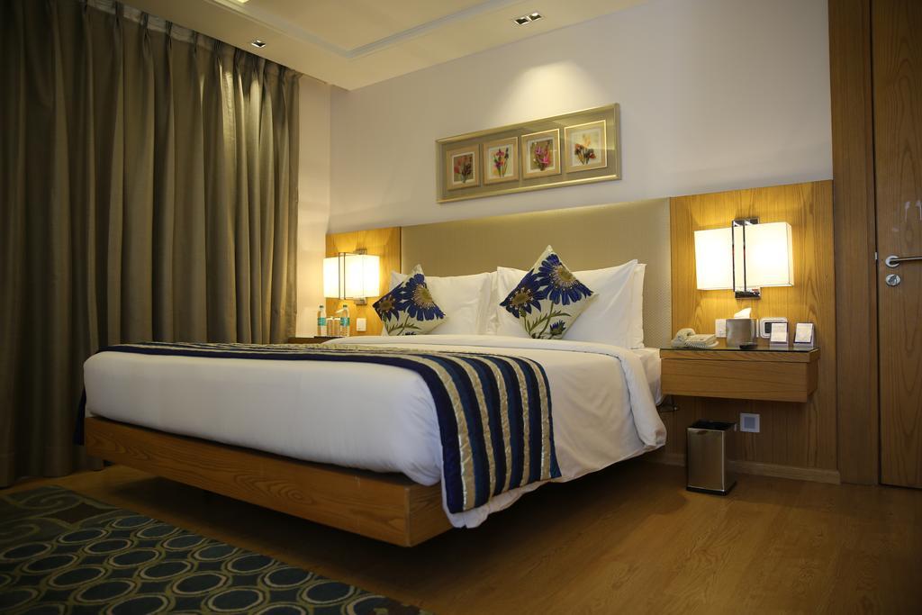 Hotel Ramada By Wyndham Ghaziabad Vasundhara Exteriér fotografie