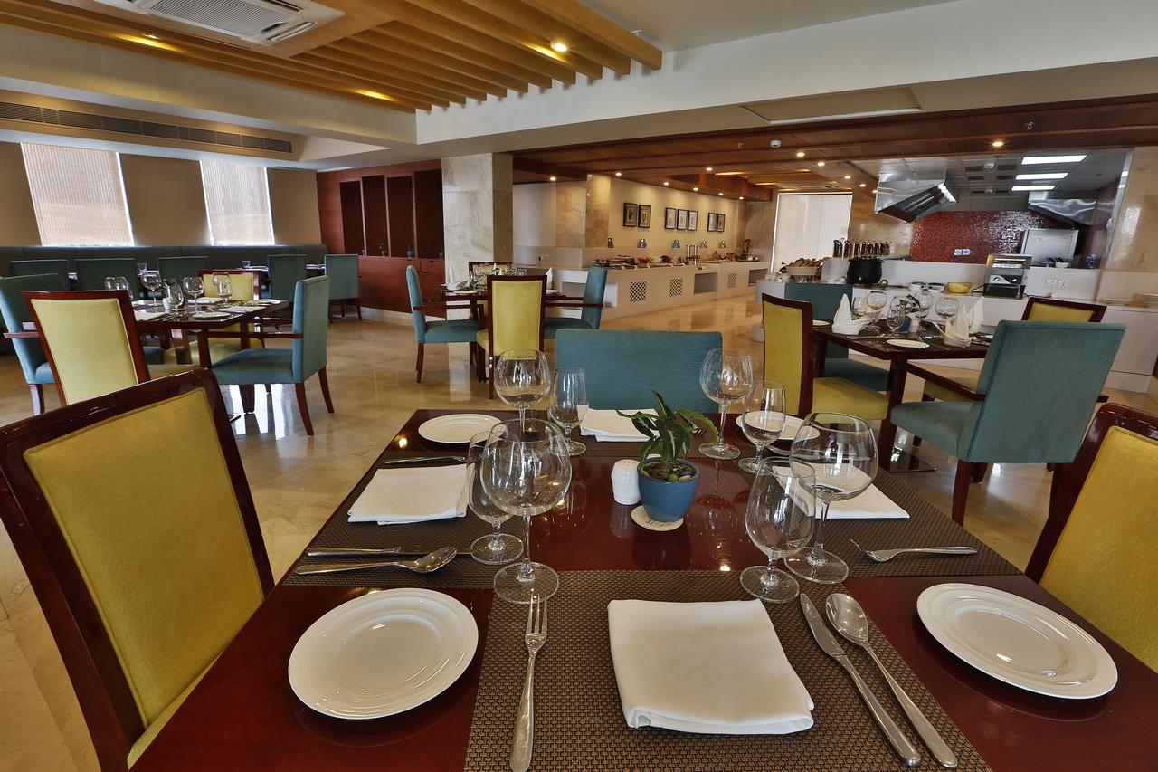 Hotel Ramada By Wyndham Ghaziabad Vasundhara Exteriér fotografie