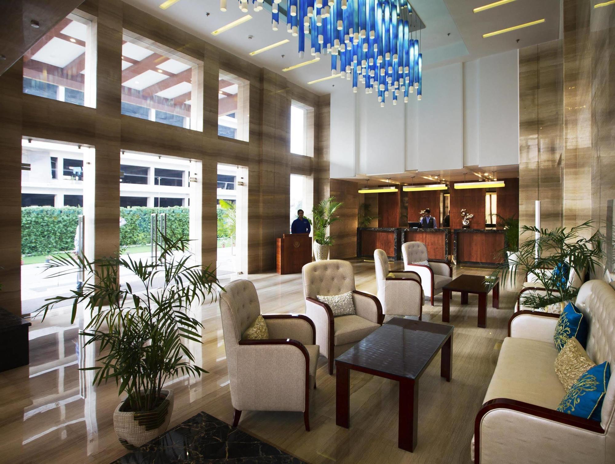 Hotel Ramada By Wyndham Ghaziabad Vasundhara Exteriér fotografie