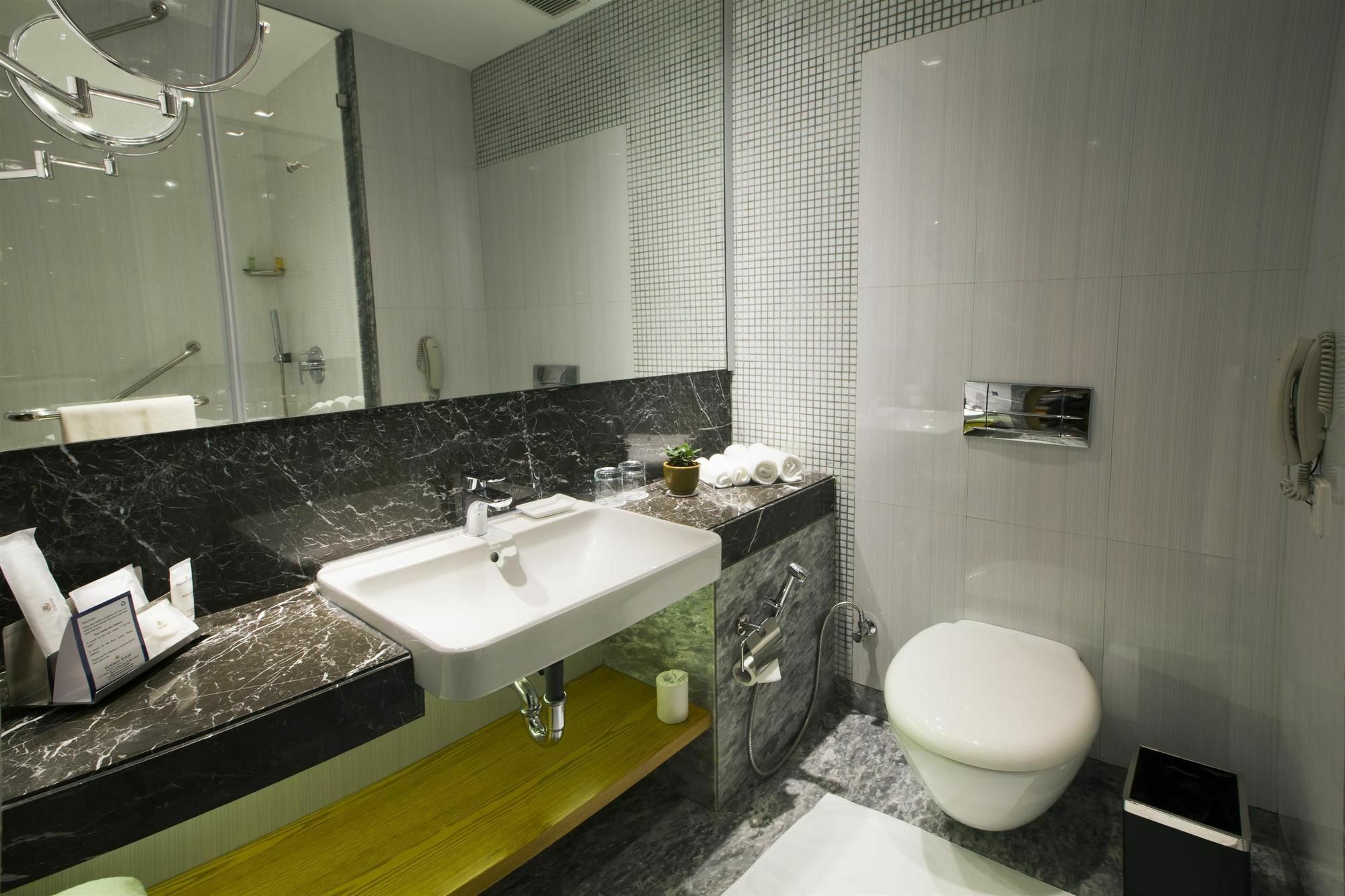 Hotel Ramada By Wyndham Ghaziabad Vasundhara Exteriér fotografie